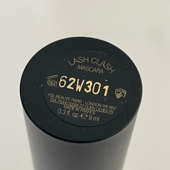 Yves Saint Laurent • Lash Clash Extreme Volume Mascara • Black - Picture 9 of 13